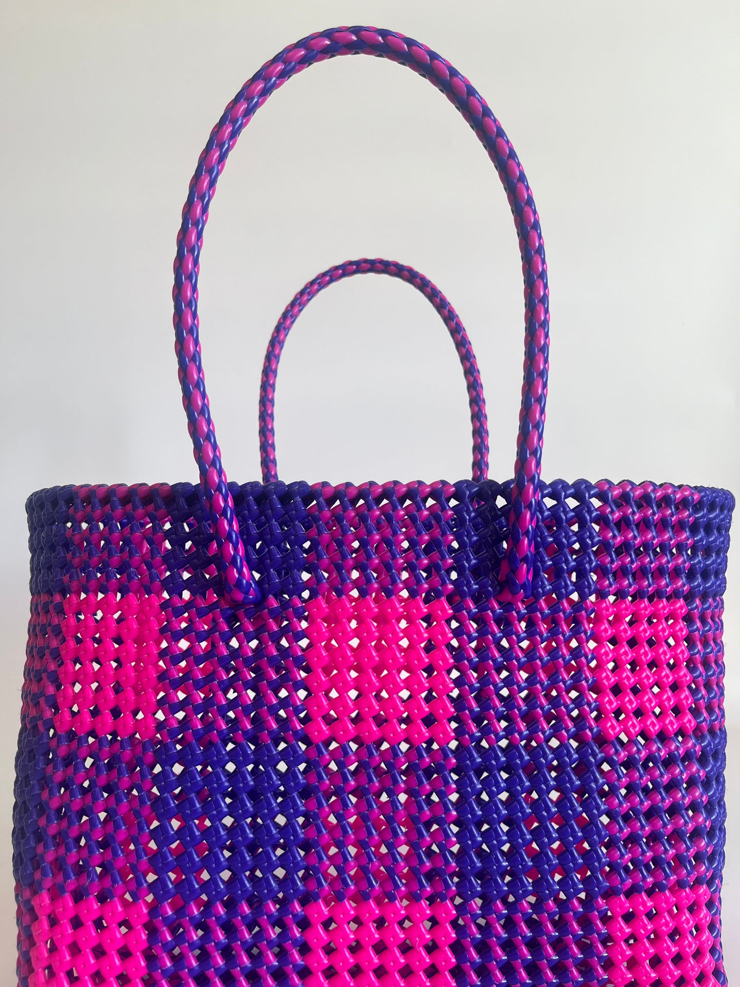 N°15L - SAC CABAS TRESSÉ MAIN - GRAND - rose fluo & bleu foncé