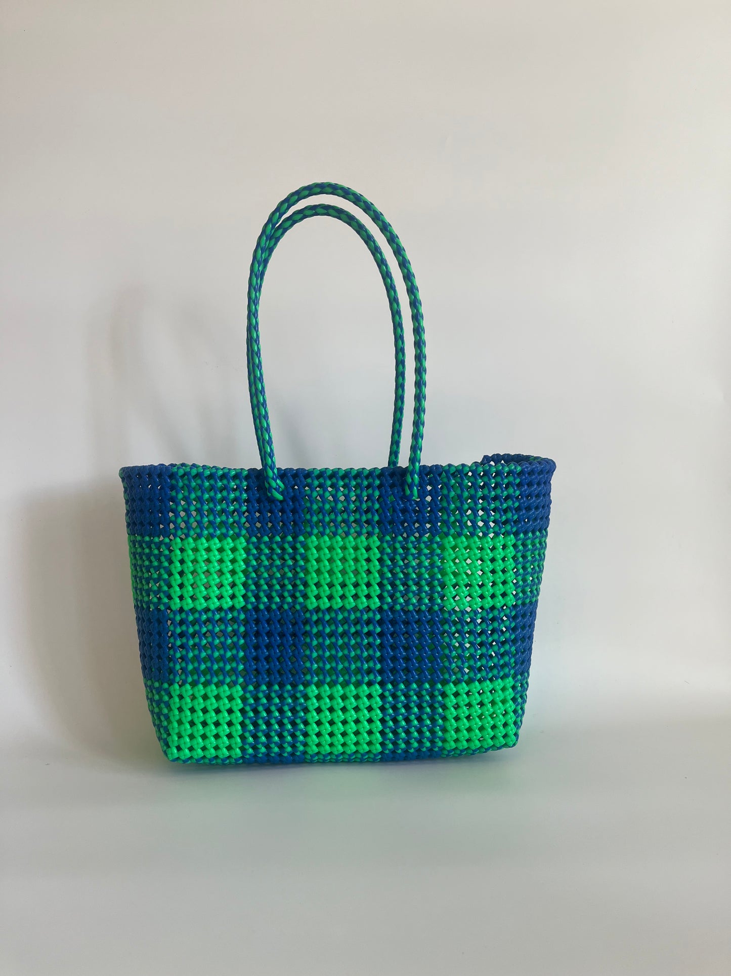 N°49L - SAC CABAS TRESSÉ MAIN - GRAND - vert fluo & bleu foncé