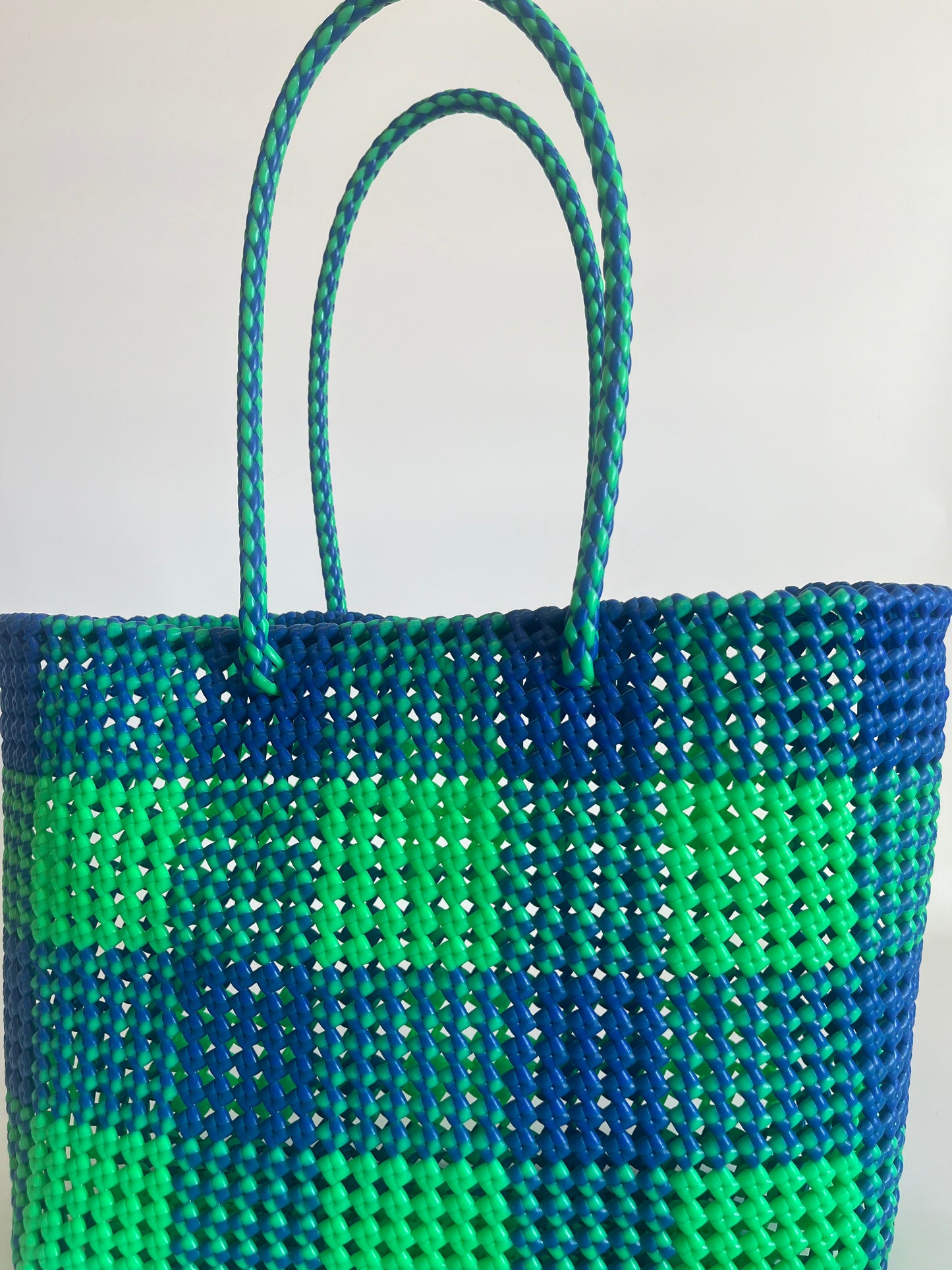 N°49L - SAC CABAS TRESSÉ MAIN - GRAND - vert fluo & bleu foncé