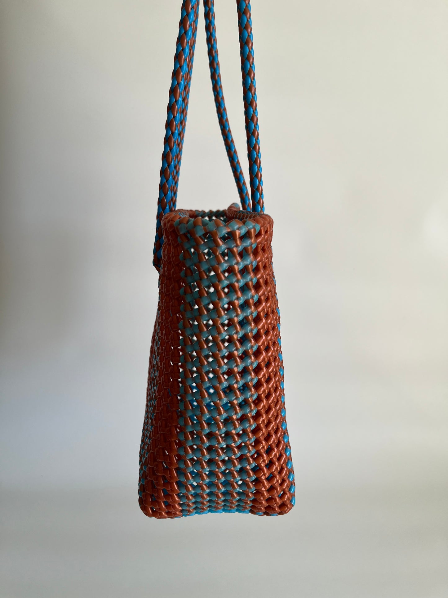 N°502M - SAC CABAS TRESSÉ MAIN - MOYEN - bleu clair & bronze