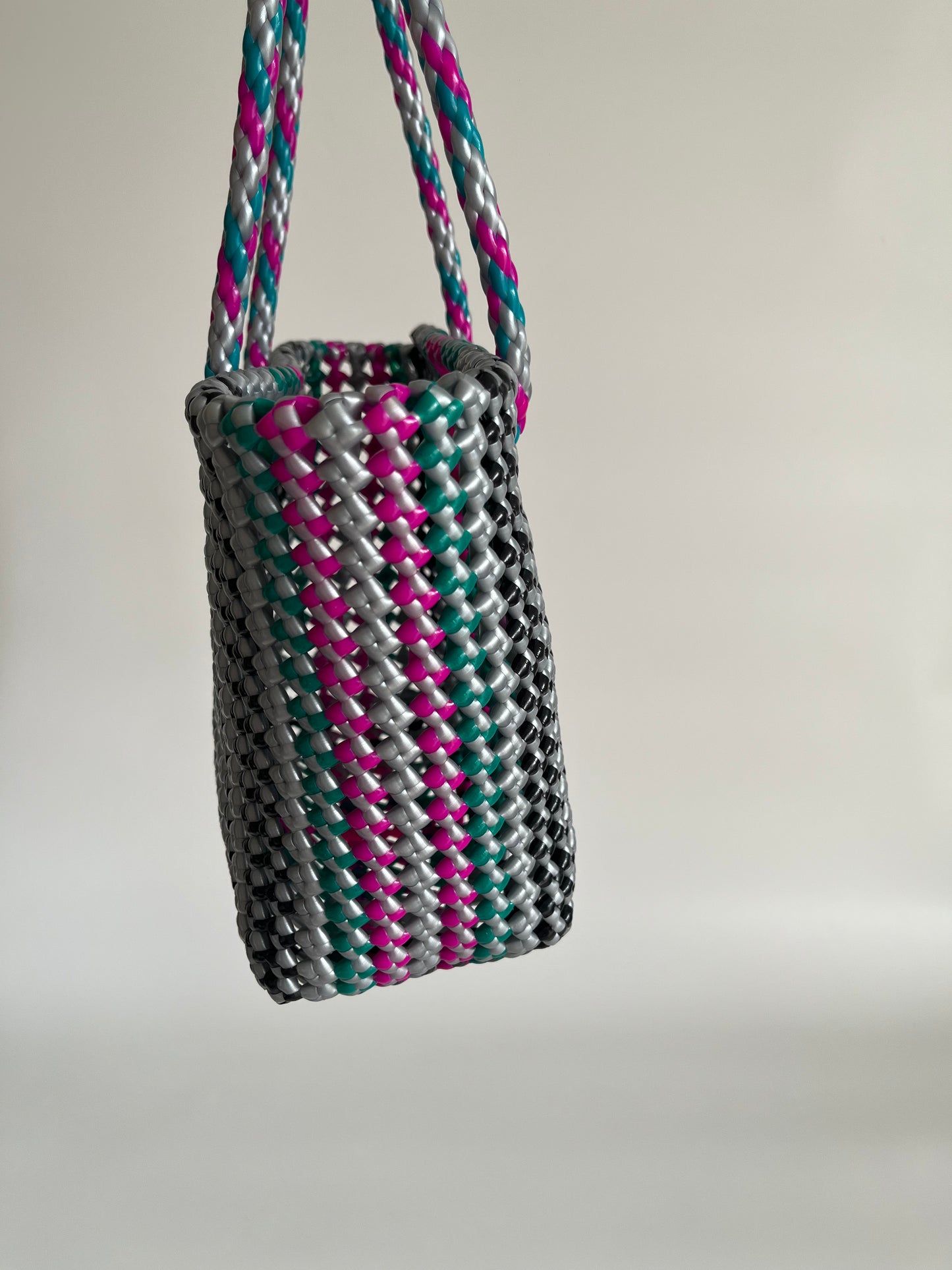 N°508S bis - SAC PANIER TRESSÉ MAIN - PETIT - multicolors