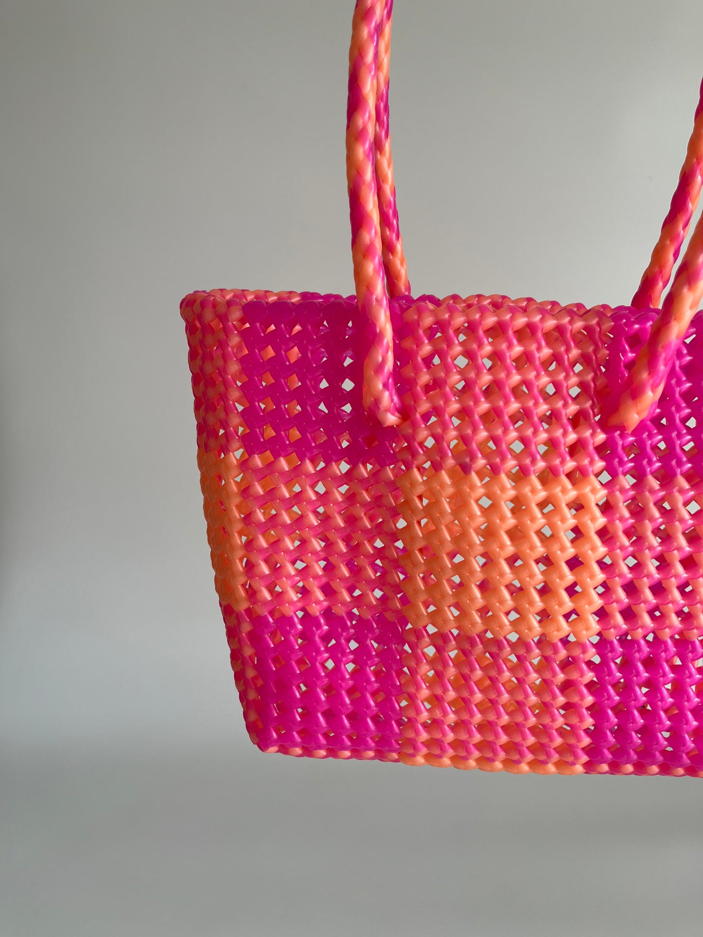 N°512S - SAC CABAS TRESSÉ MAIN - PETIT - orange métallique & rose fluo glacé