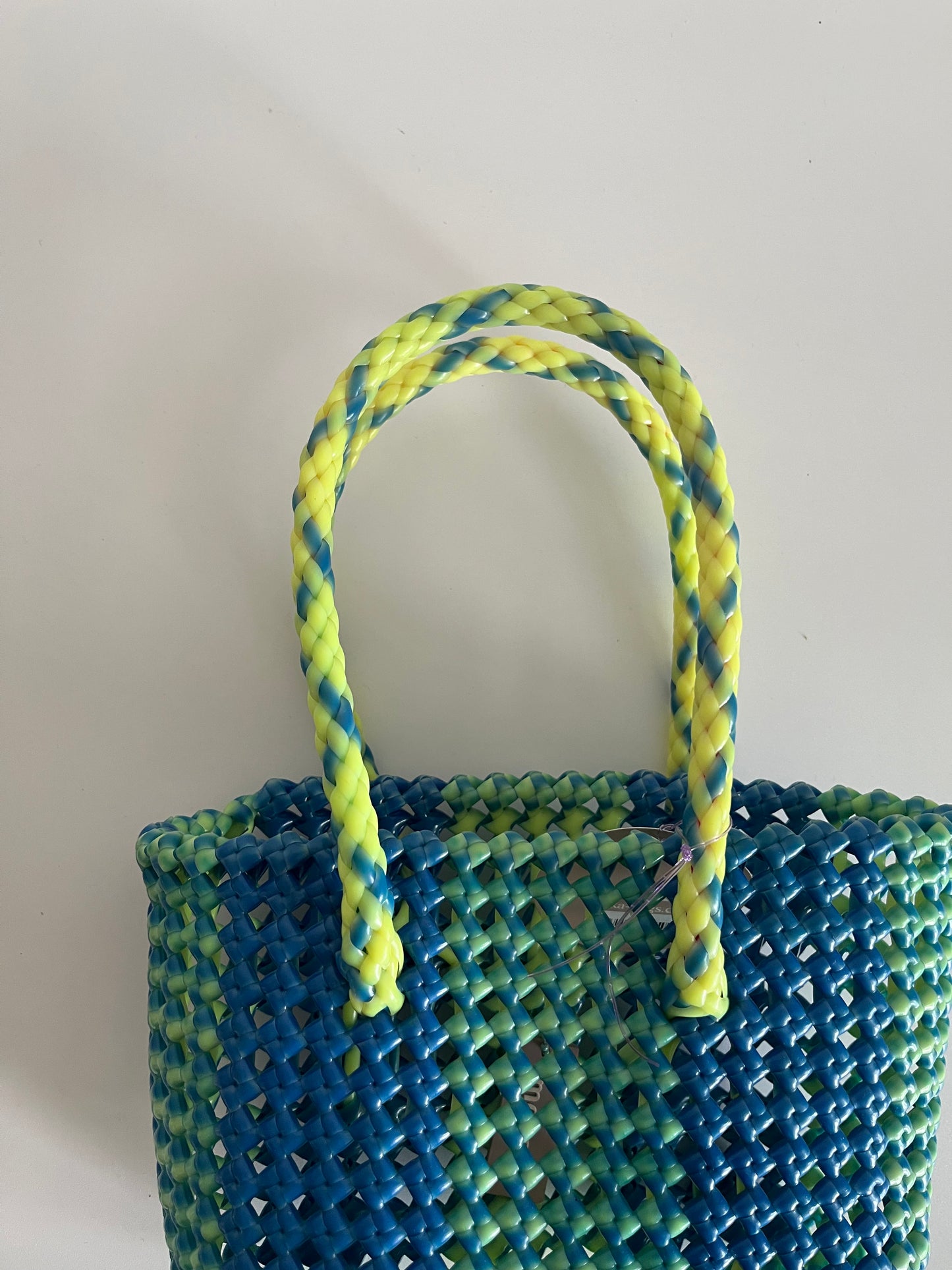 N°121XS - SAC PANIER TRESSÉ MAIN - MINI - jaune fluo & bleu foncé