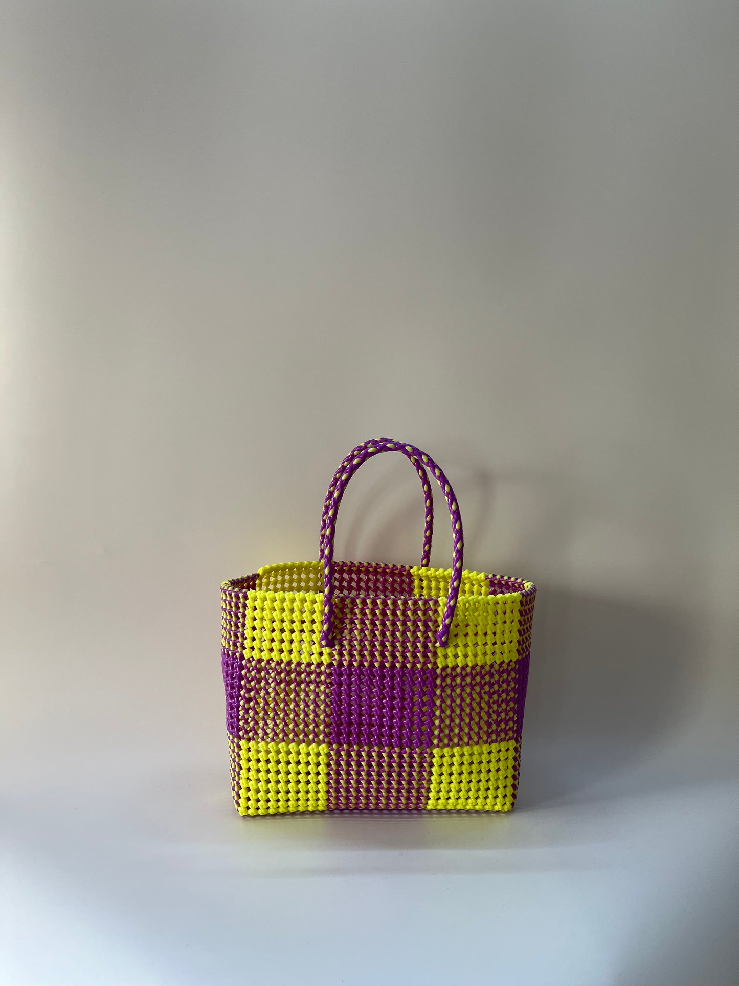 N°7L - SAC CABAS TRESSÉ MAIN - GRAND - jaune fluo & violet
