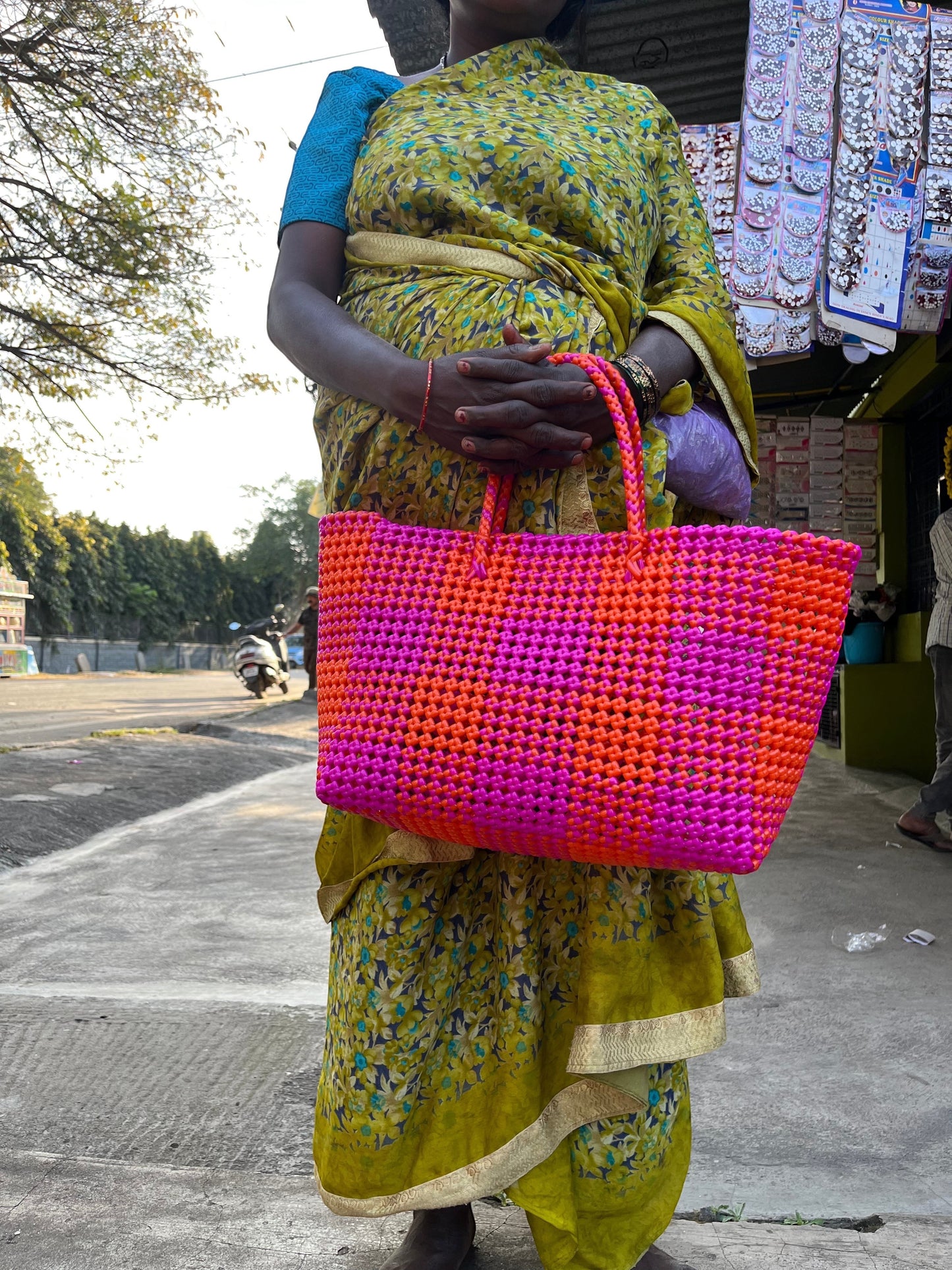 N°113L - SAC PANIER TRESSÉ MAIN - GRAND - rose fluo & orange