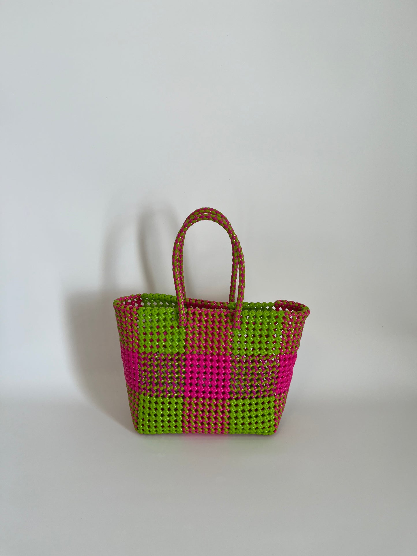 N°118M - SAC CABAS TRESSÉ MAIN - MOYEN - vert clair & rose fluo