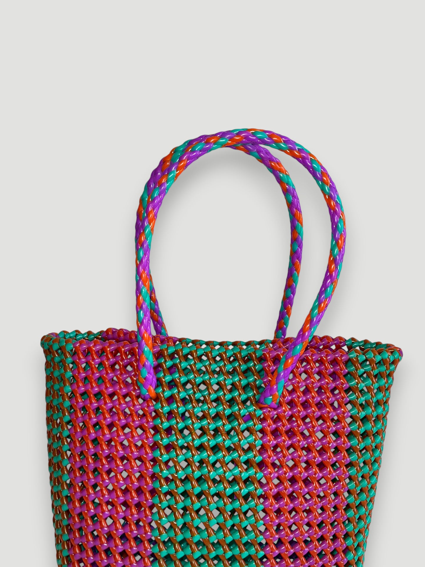 N°235S - SAC PANIER TRESSÉ MAIN - PETIT - multicolors