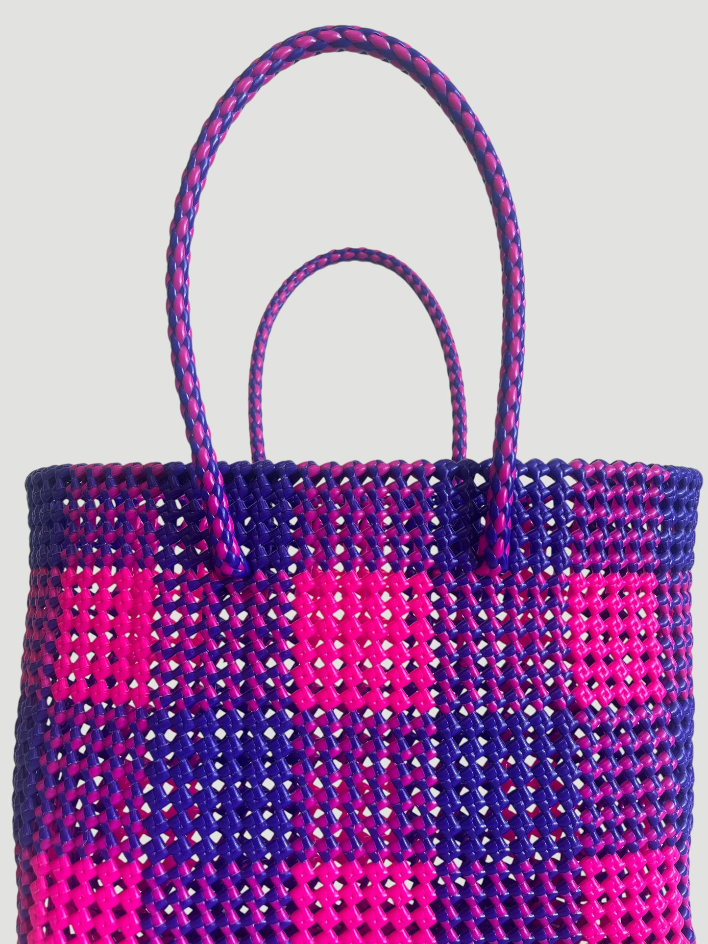 N°15L - SAC PANIER TRESSÉ MAIN - GRAND - rose fluo & bleu foncé