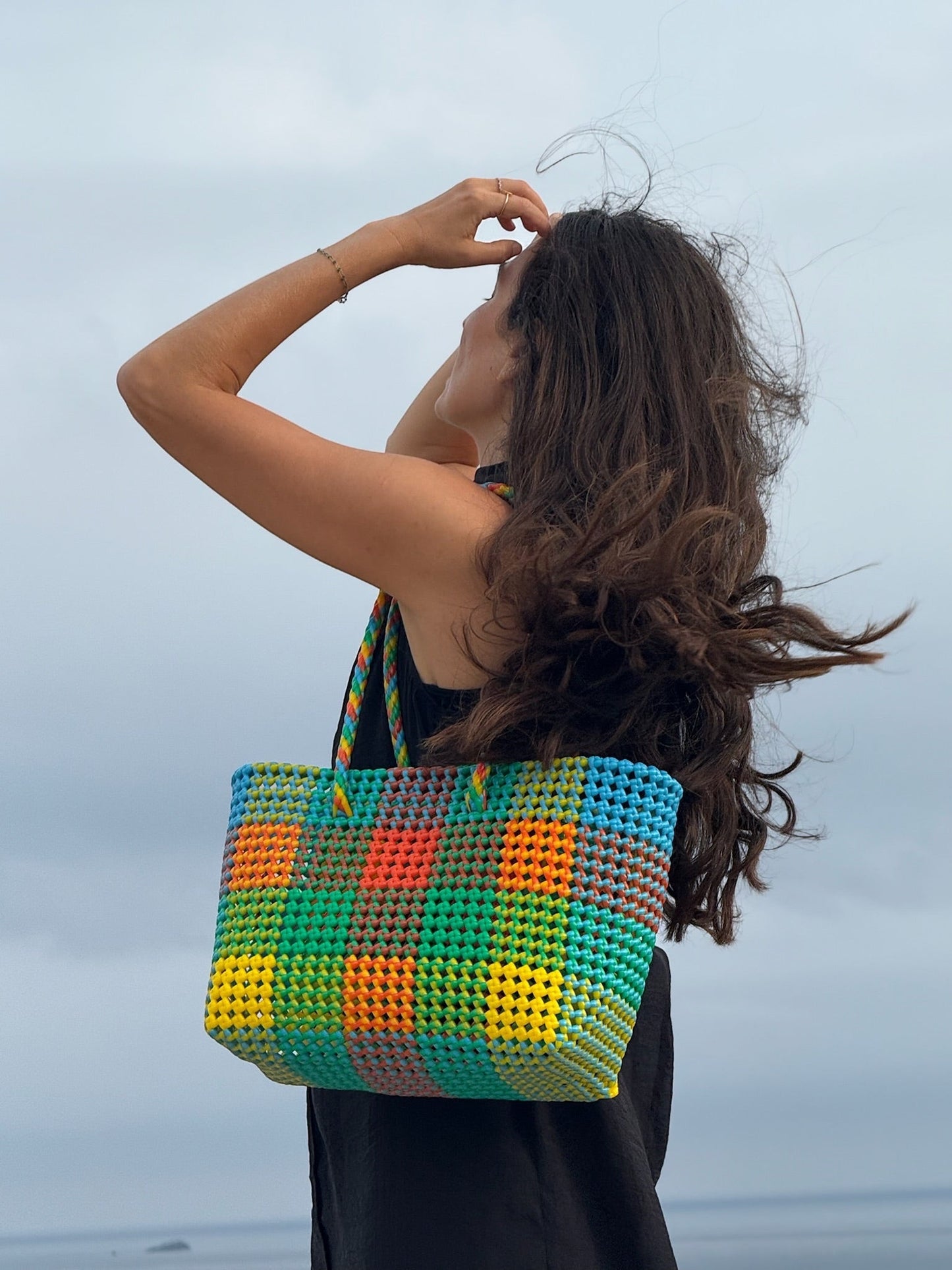 N°473M - SAC PANIER TRESSÉ MAIN - MOYEN - multicolors