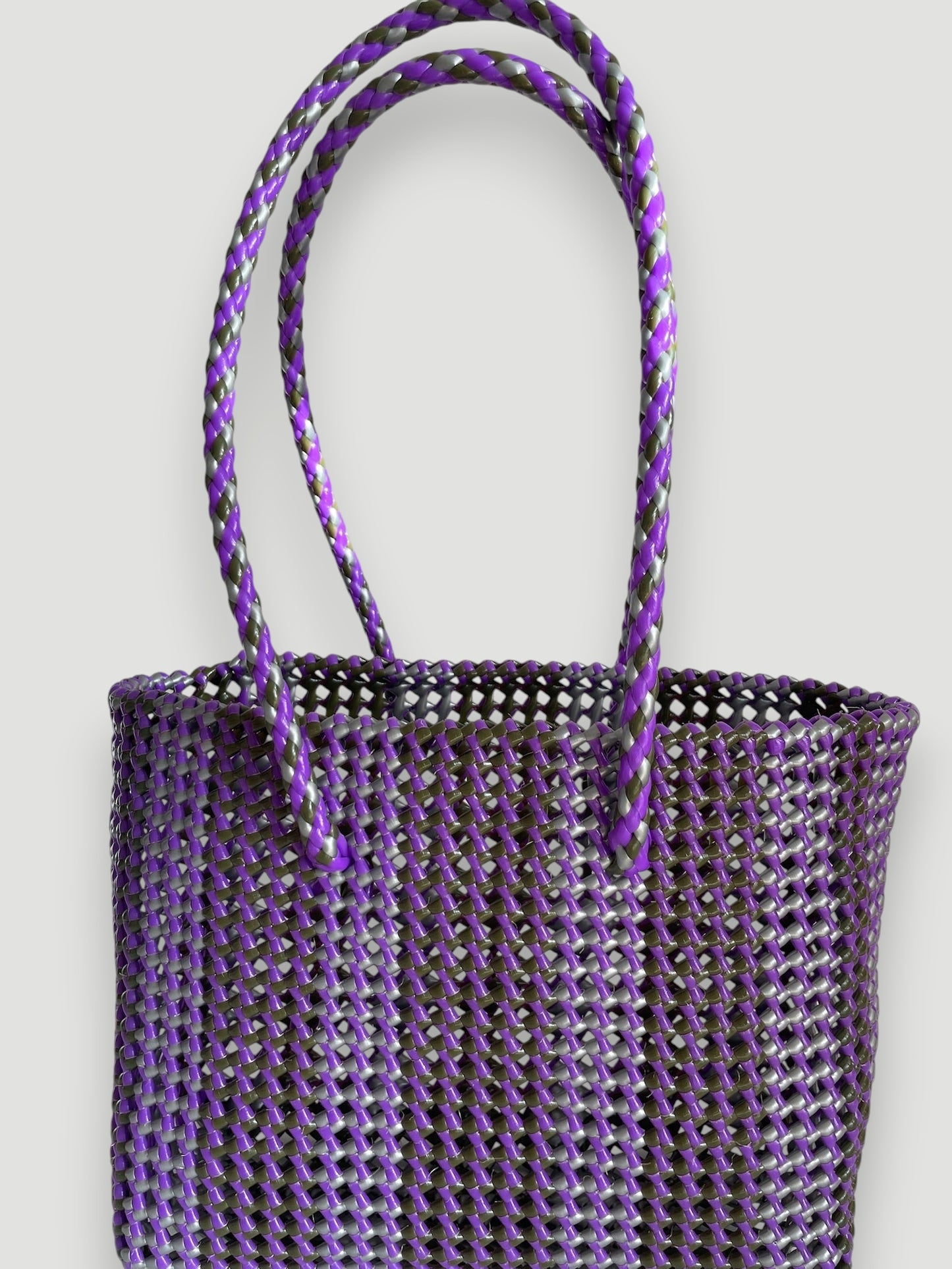 N°256M - SAC PANIER TRESSÉ MAIN - MOYEN - multicolors