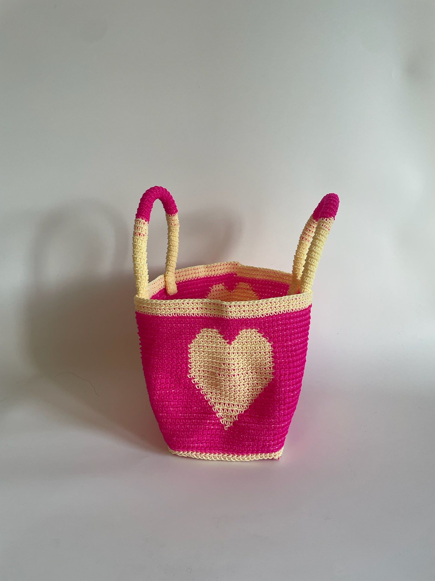 N°27SC - SAC CROCHET COEUR M - MOYEN - rose fluo & crème