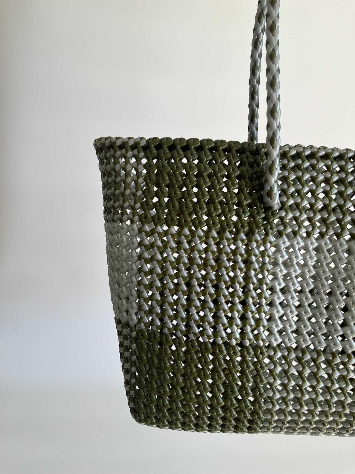 N°208L - SAC PANIER TRESSÉ MAIN - GRAND - kaki & argenté
