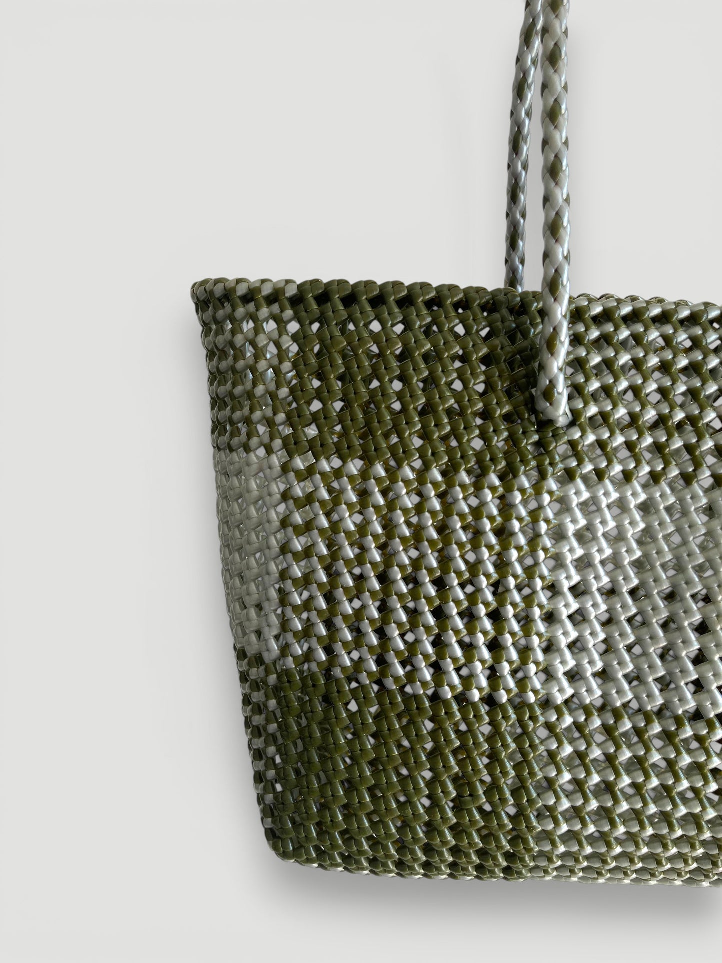 N°208L bis - SAC PANIER TRESSÉ MAIN - GRAND - kaki & argenté