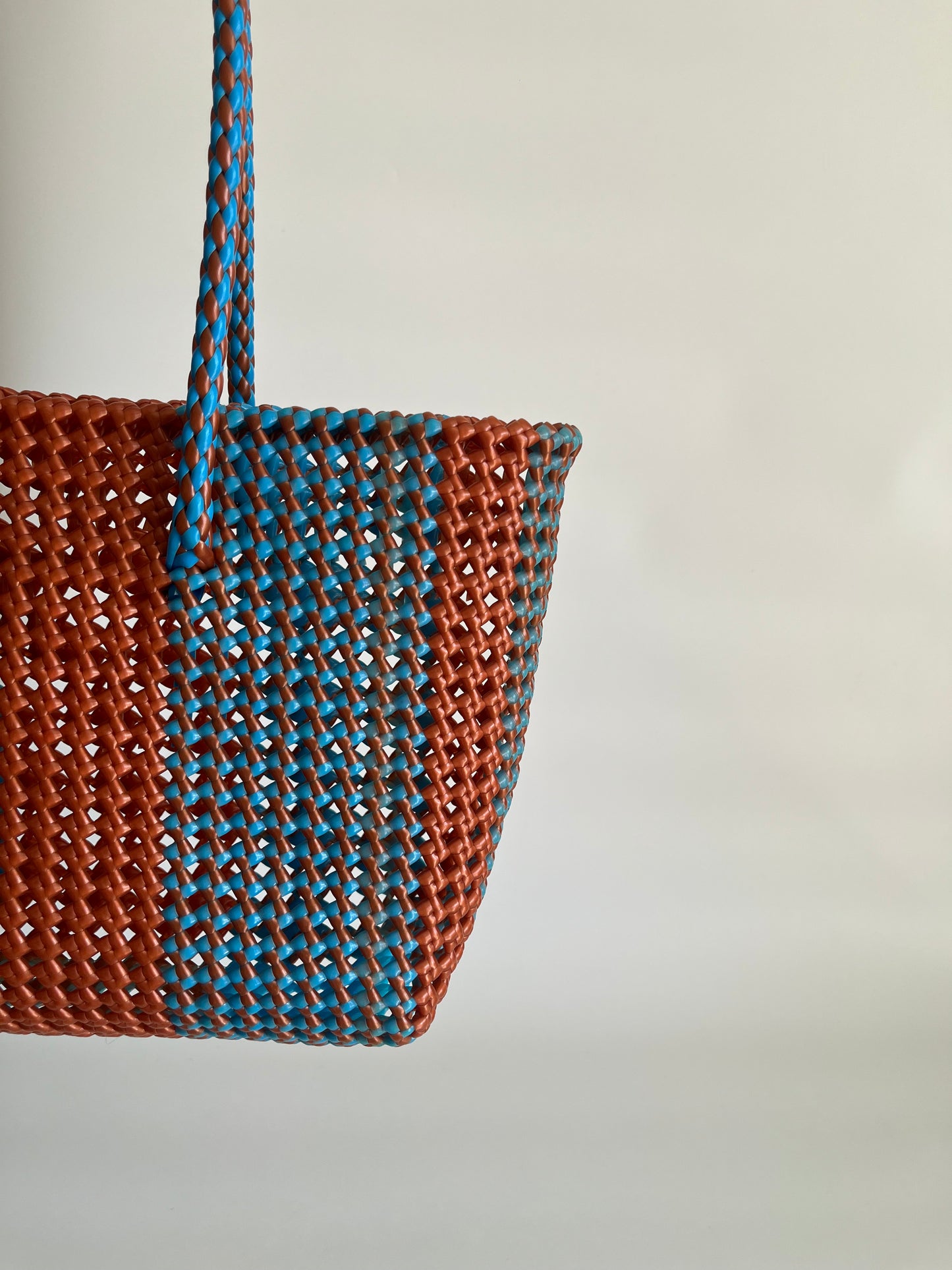 N°502M - SAC CABAS TRESSÉ MAIN - MOYEN - bleu clair & bronze