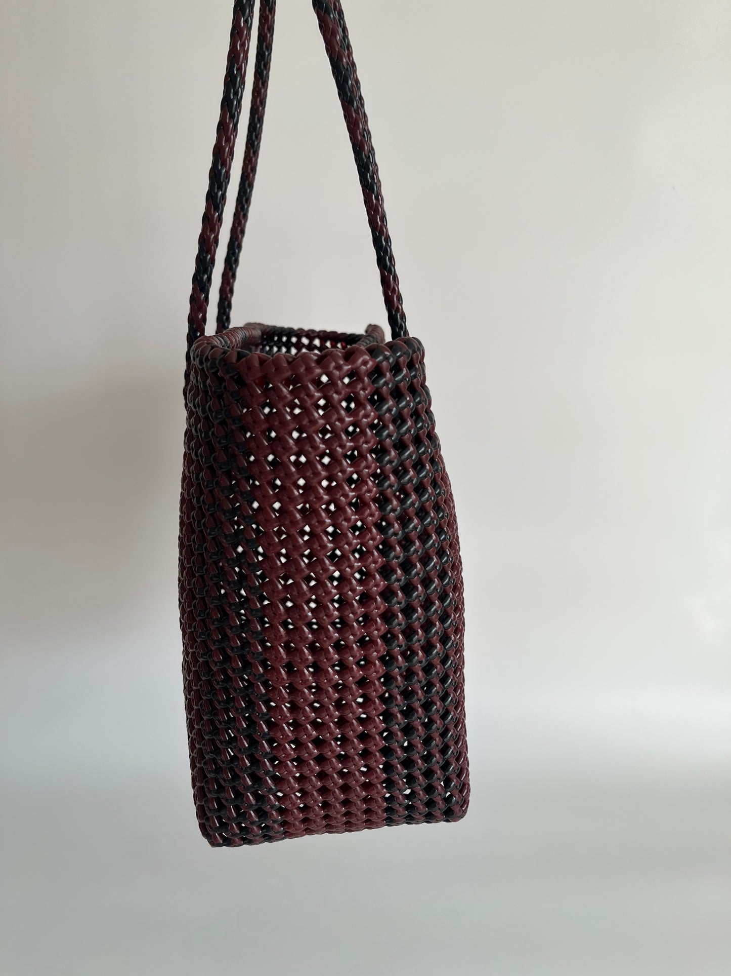 N°505L - SAC PANIER TRESSÉ  MAIN - GRAND - noir & bordeaux