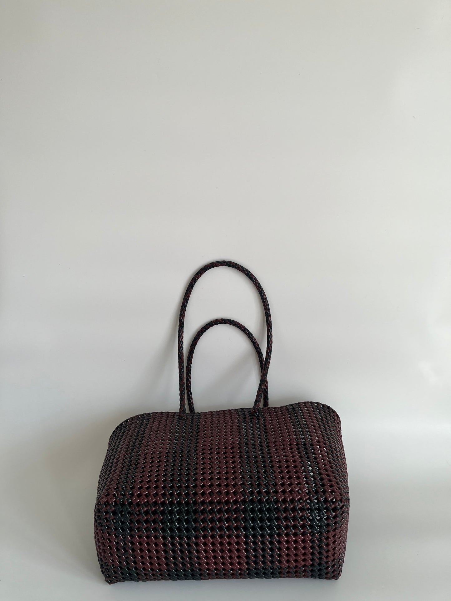 N°505L - SAC PANIER TRESSÉ  MAIN - GRAND - noir & bordeaux