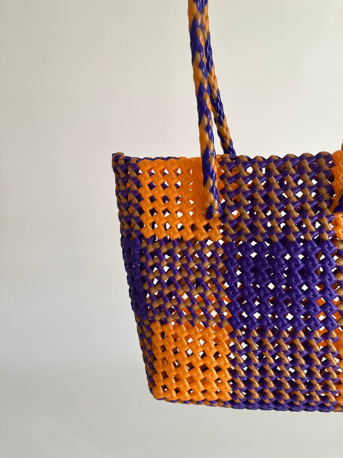 N°506S bis - SAC PANIER TRESSÉ MAIN - PETIT - violet foncé & doré