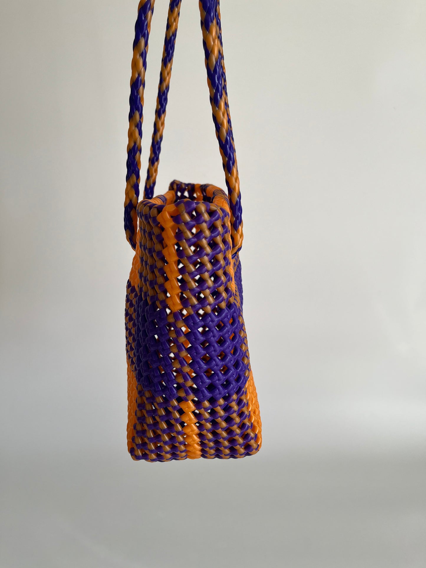 N°506S bis - SAC PANIER TRESSÉ MAIN - PETIT - violet foncé & doré