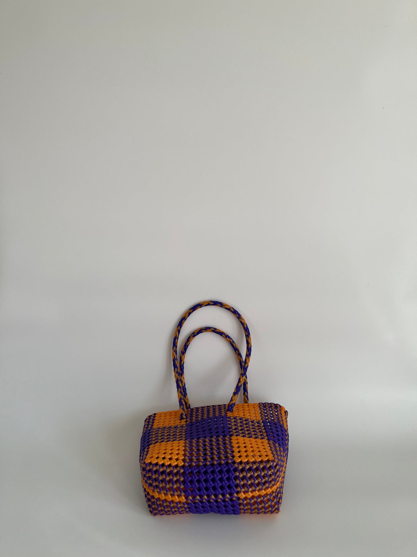 N°506S bis - SAC PANIER TRESSÉ MAIN - PETIT - violet foncé & doré