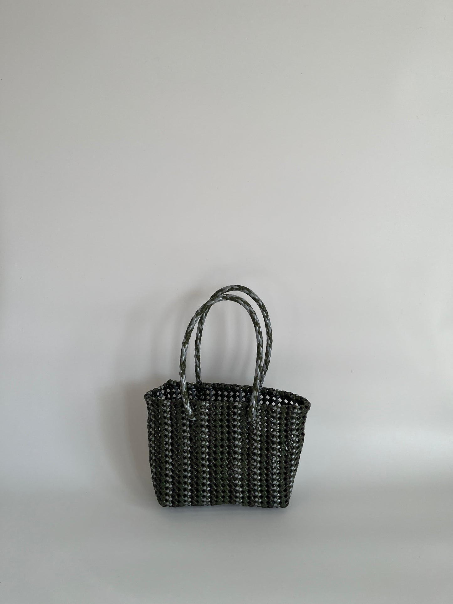 N°255S - SAC PANIER TRESSÉ MAIN - PETIT - multicolors