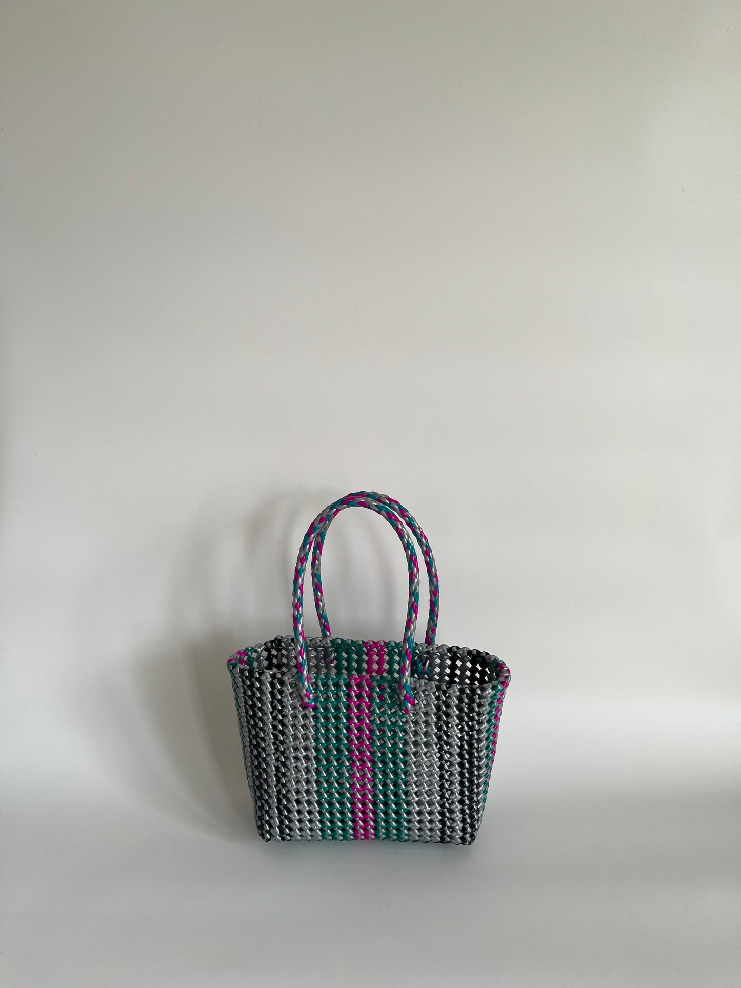 N°508S bis - SAC PANIER TRESSÉ MAIN - PETIT - multicolors