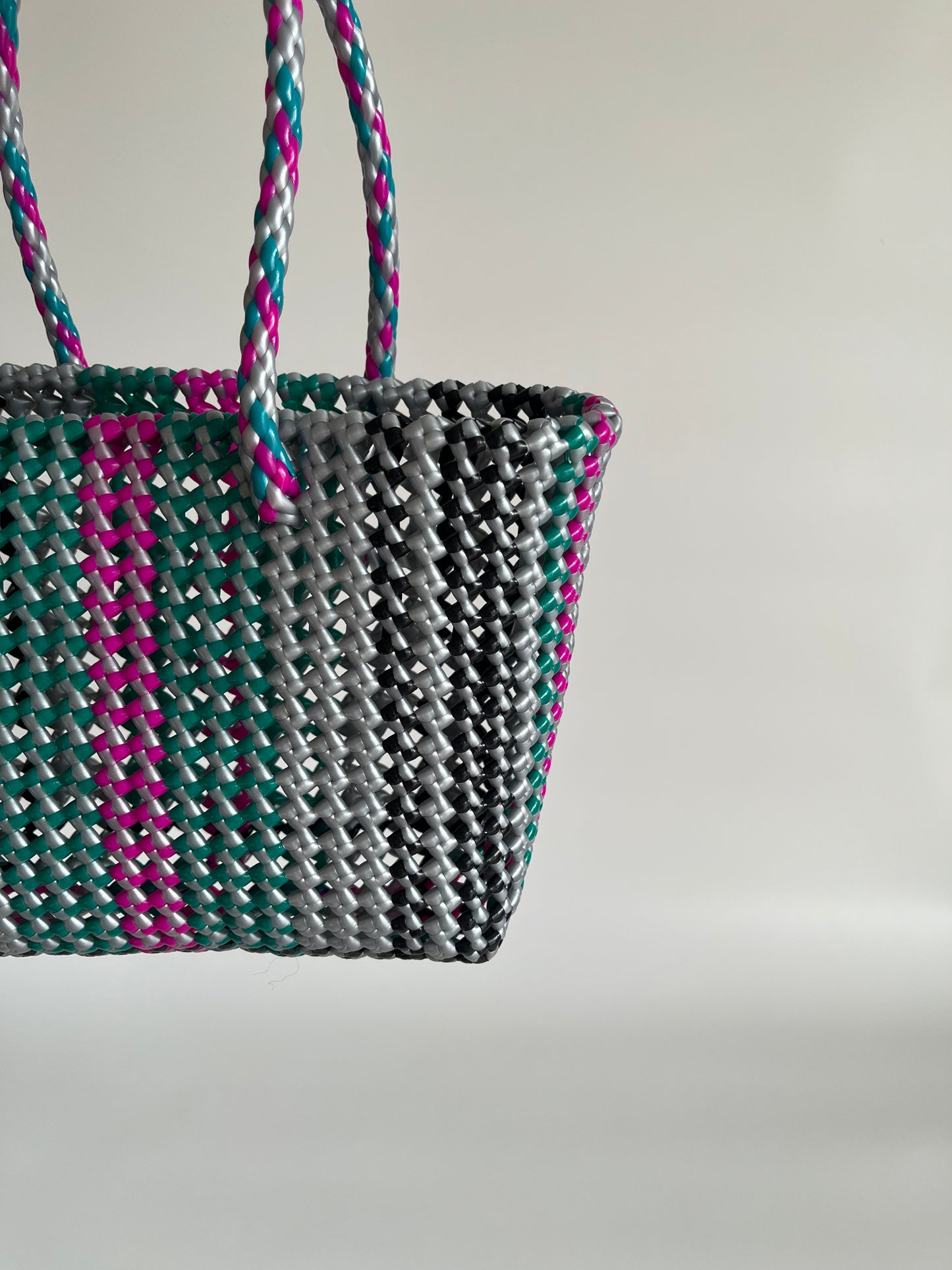 N°508S bis - SAC PANIER TRESSÉ MAIN - PETIT - multicolors