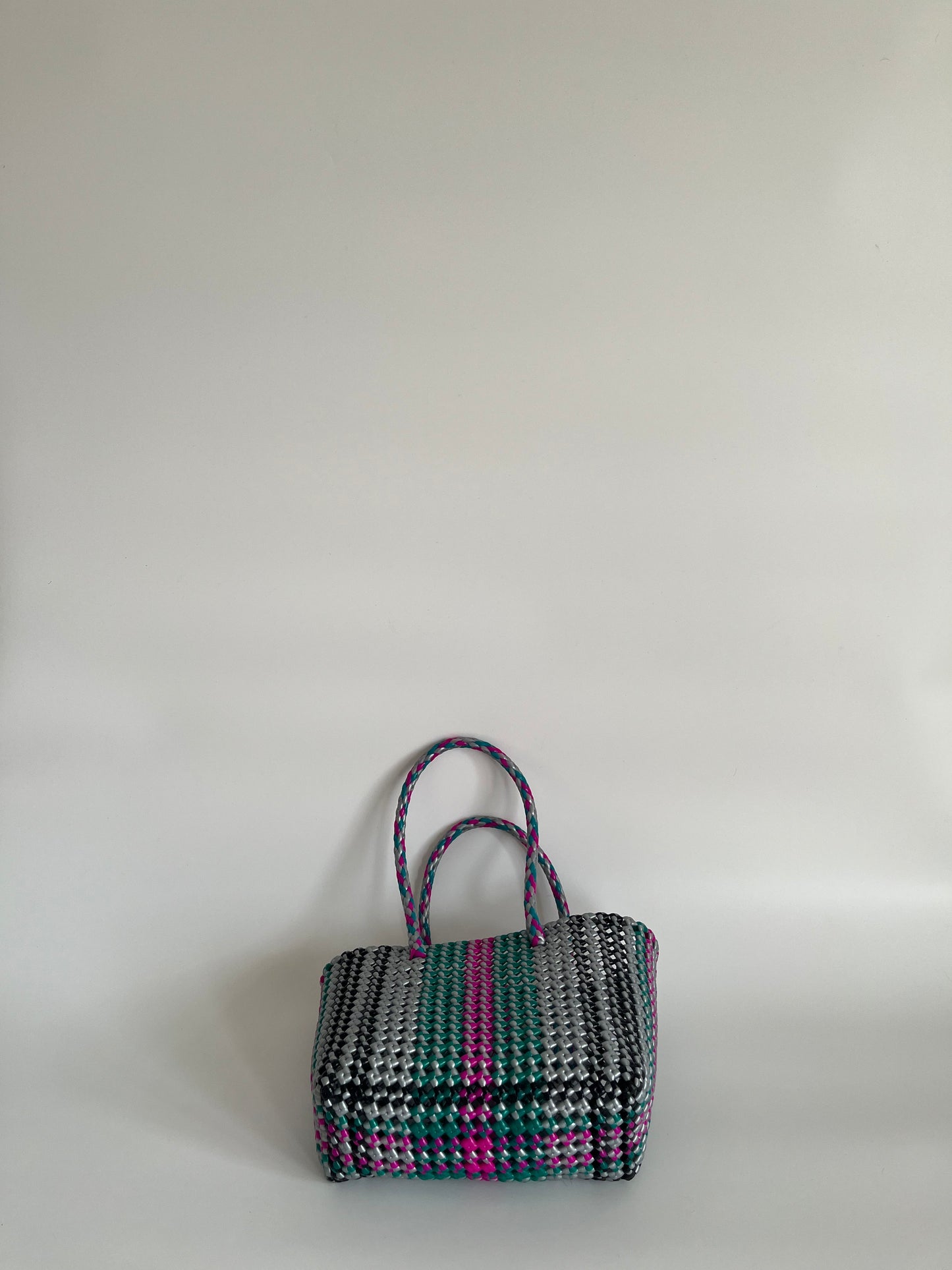N°508S bis - SAC PANIER TRESSÉ MAIN - PETIT - multicolors