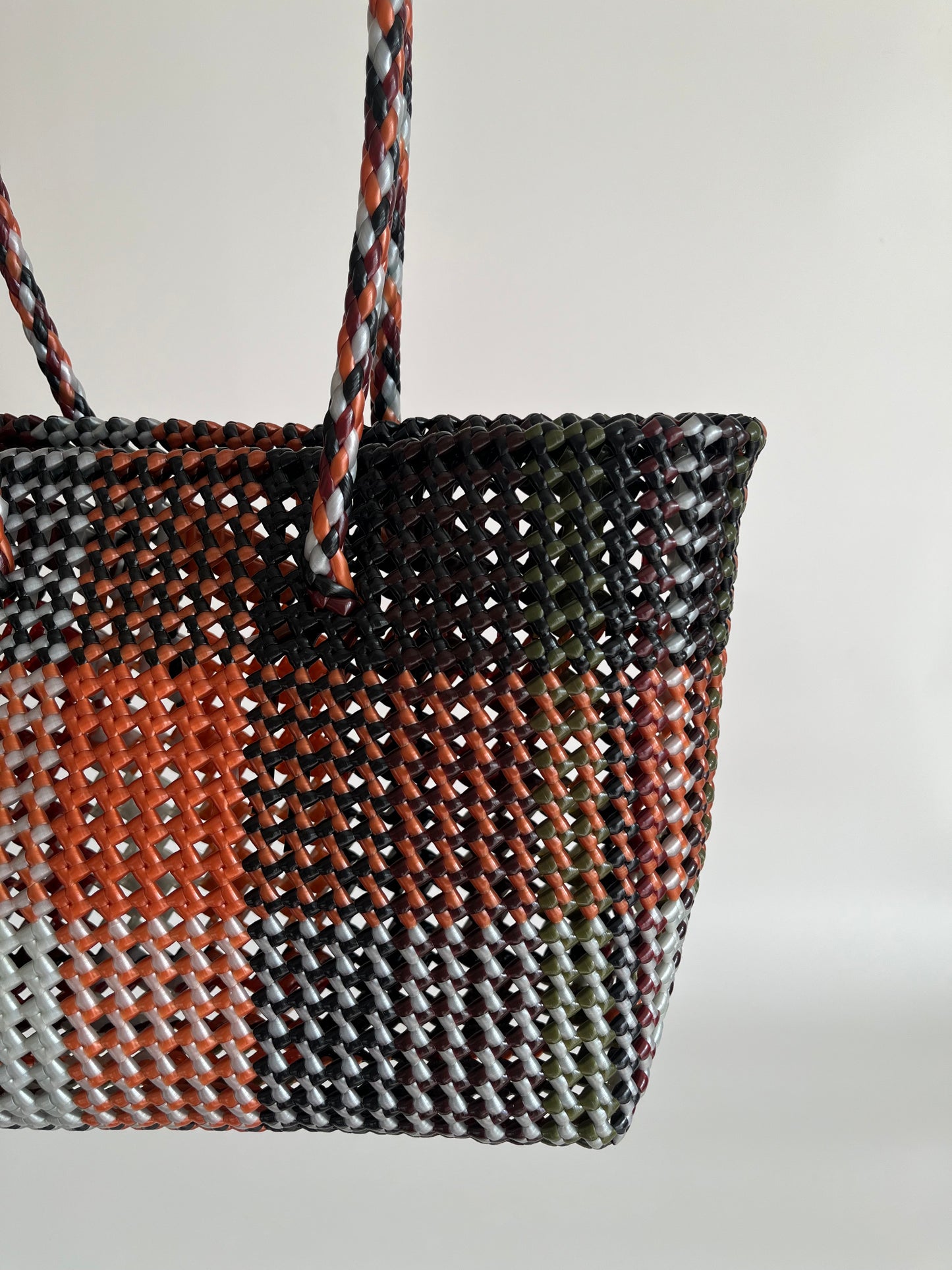 N°513M - SAC PANIER TRESSÉ MAIN - MOYEN - multicolors