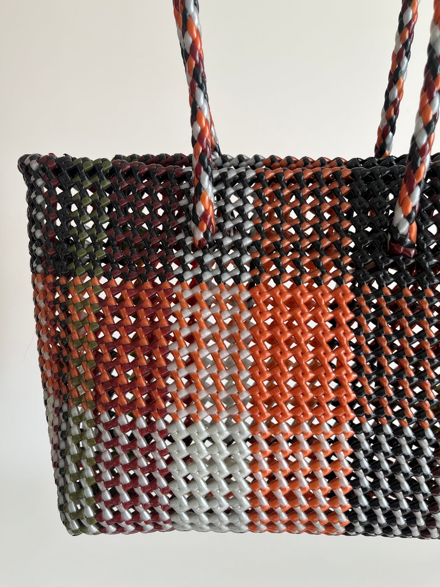 N°513M - SAC PANIER TRESSÉ MAIN - MOYEN - multicolors