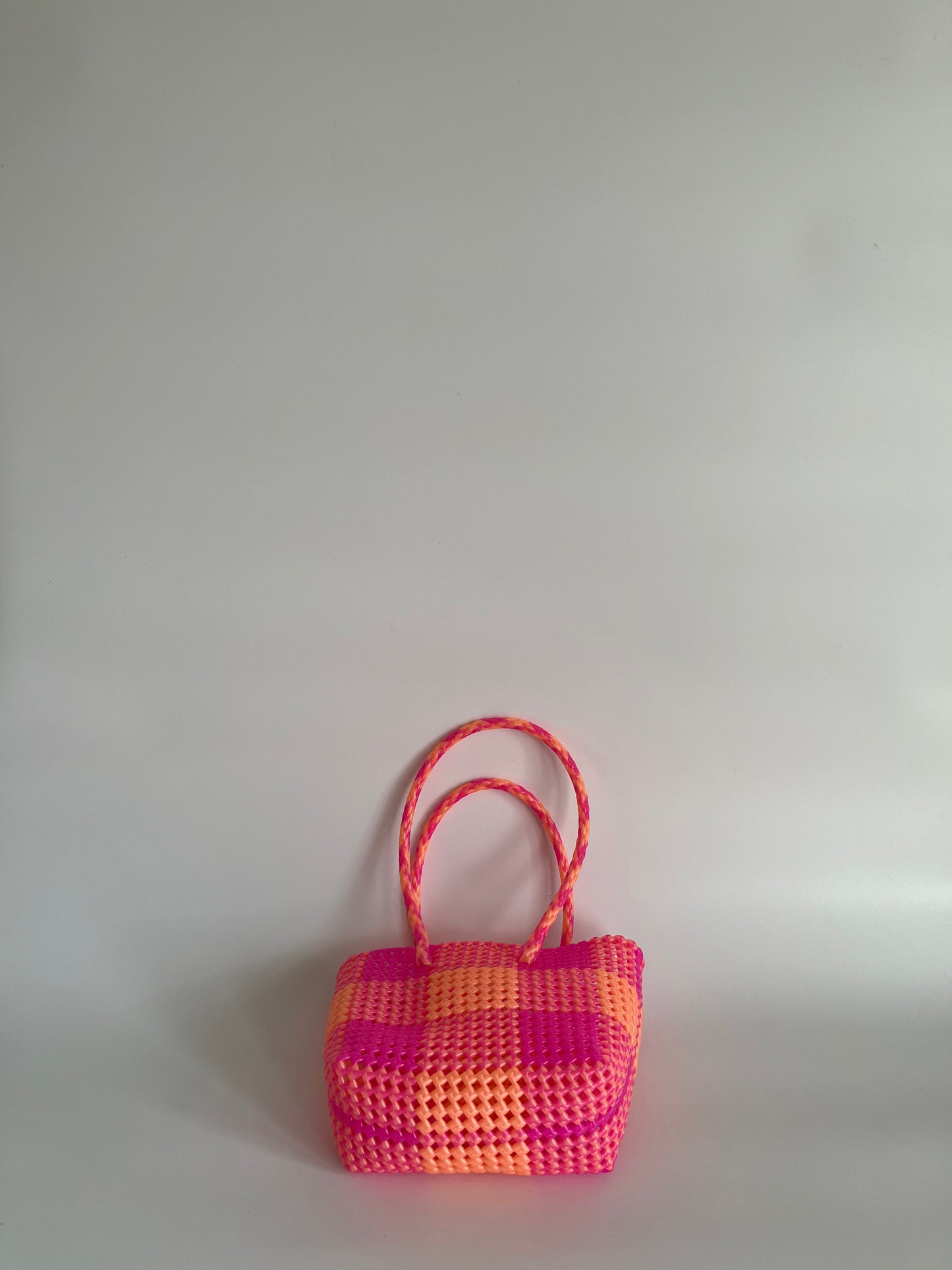 N°512S - SAC PANIER TRESSÉ MAIN - PETIT - orange métallique & rose fluo glacé