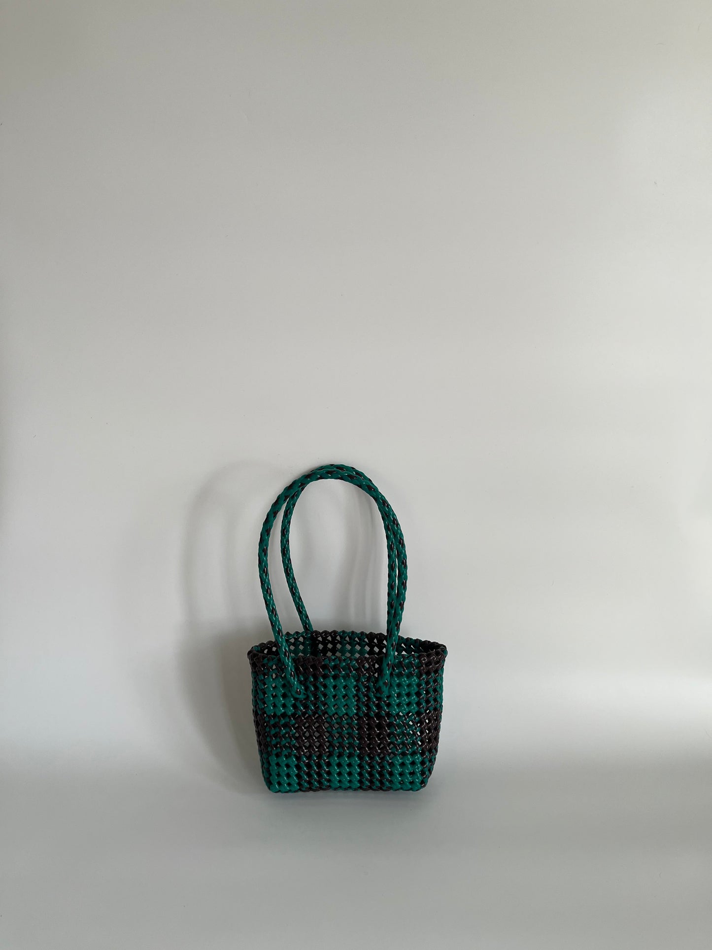 N°273XS - SAC PANIER TRESSÉ MAIN - MINI - marron & vert foncé