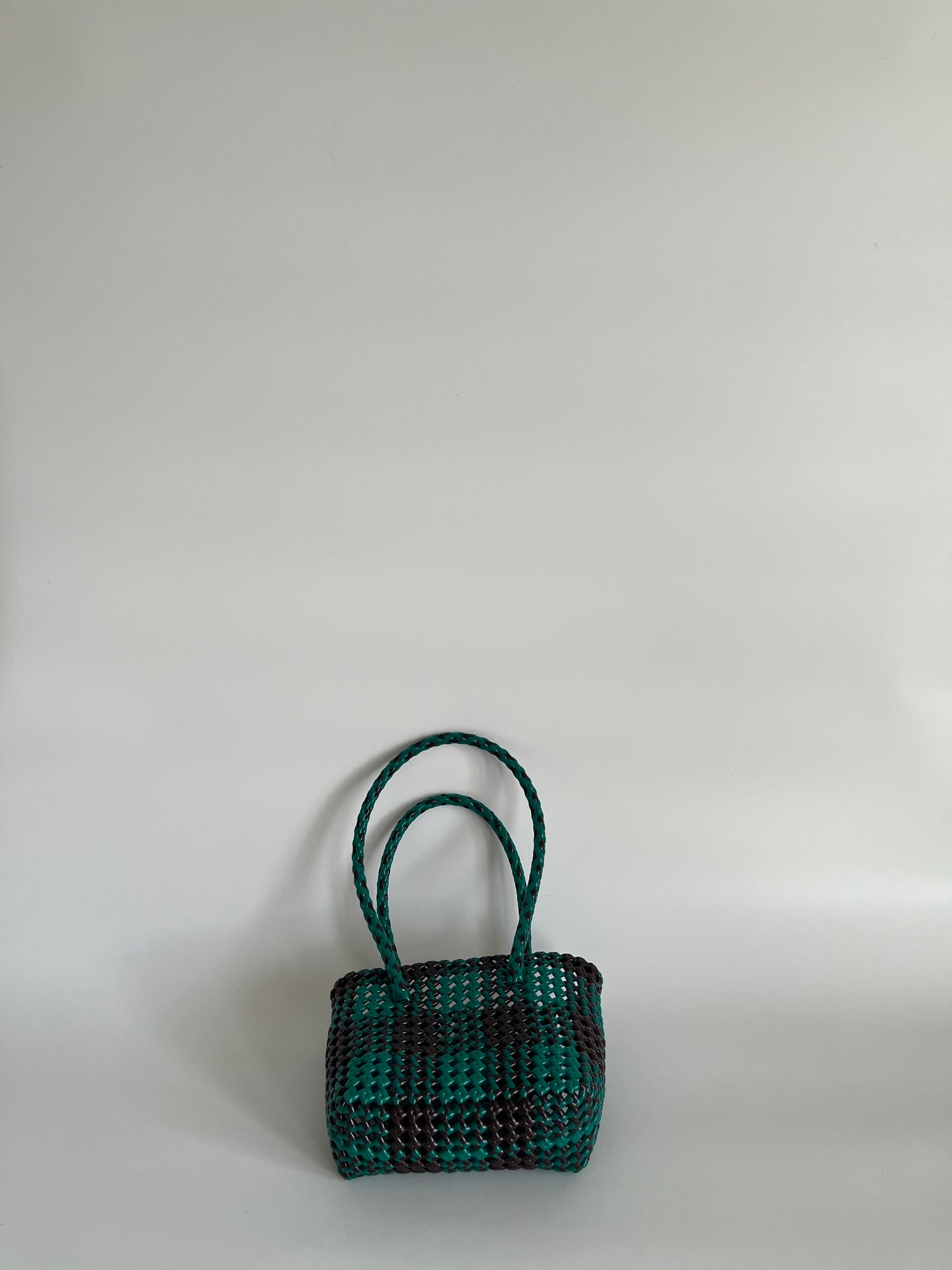N°273XS - SAC PANIER TRESSÉ MAIN - MINI - marron & vert foncé