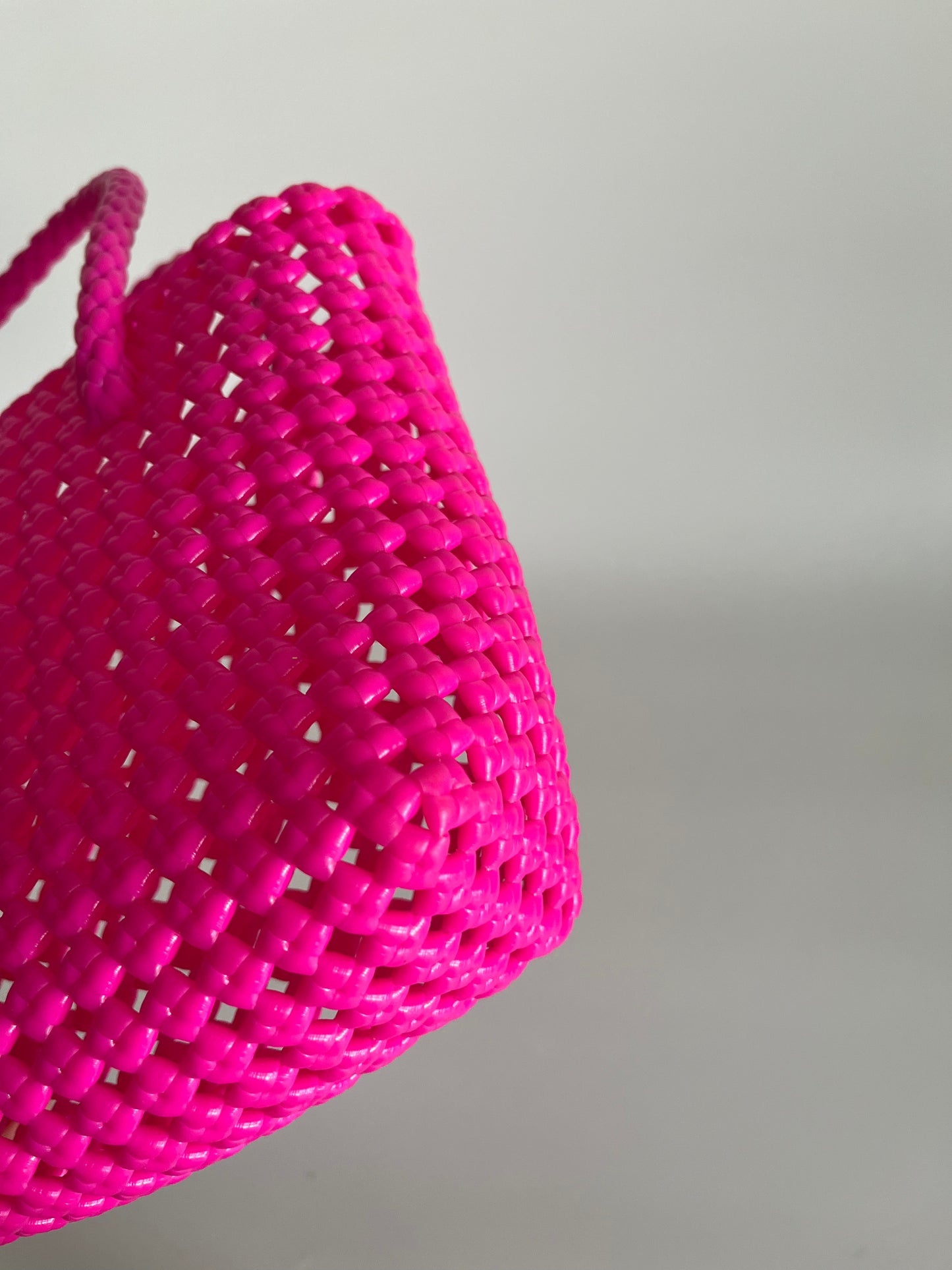 No. 38XS - IMPERFECT BASKET BAG - MINI - neon pink