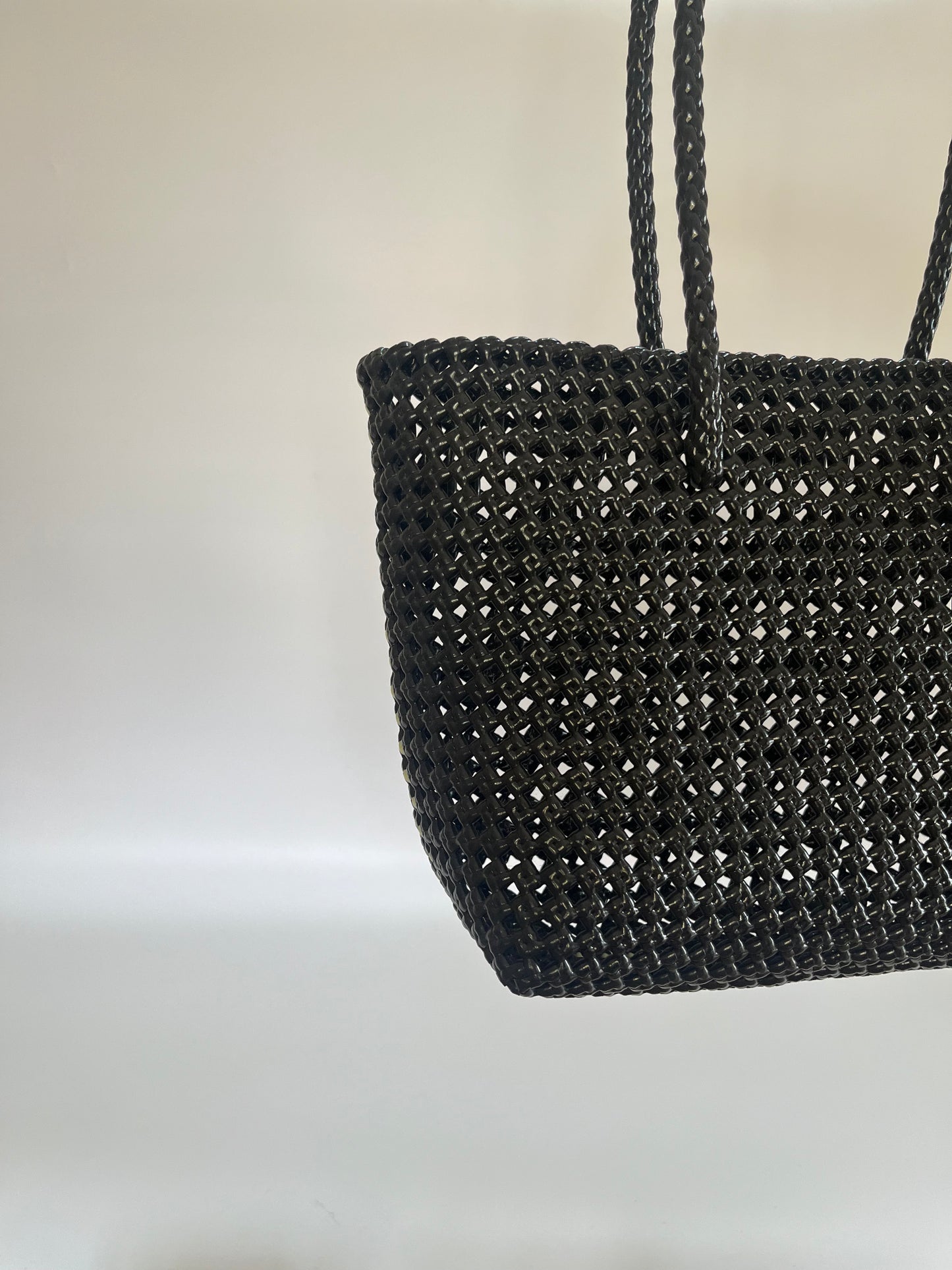 No. 47M - Hand-braided basket bag - medium - black &amp; cream