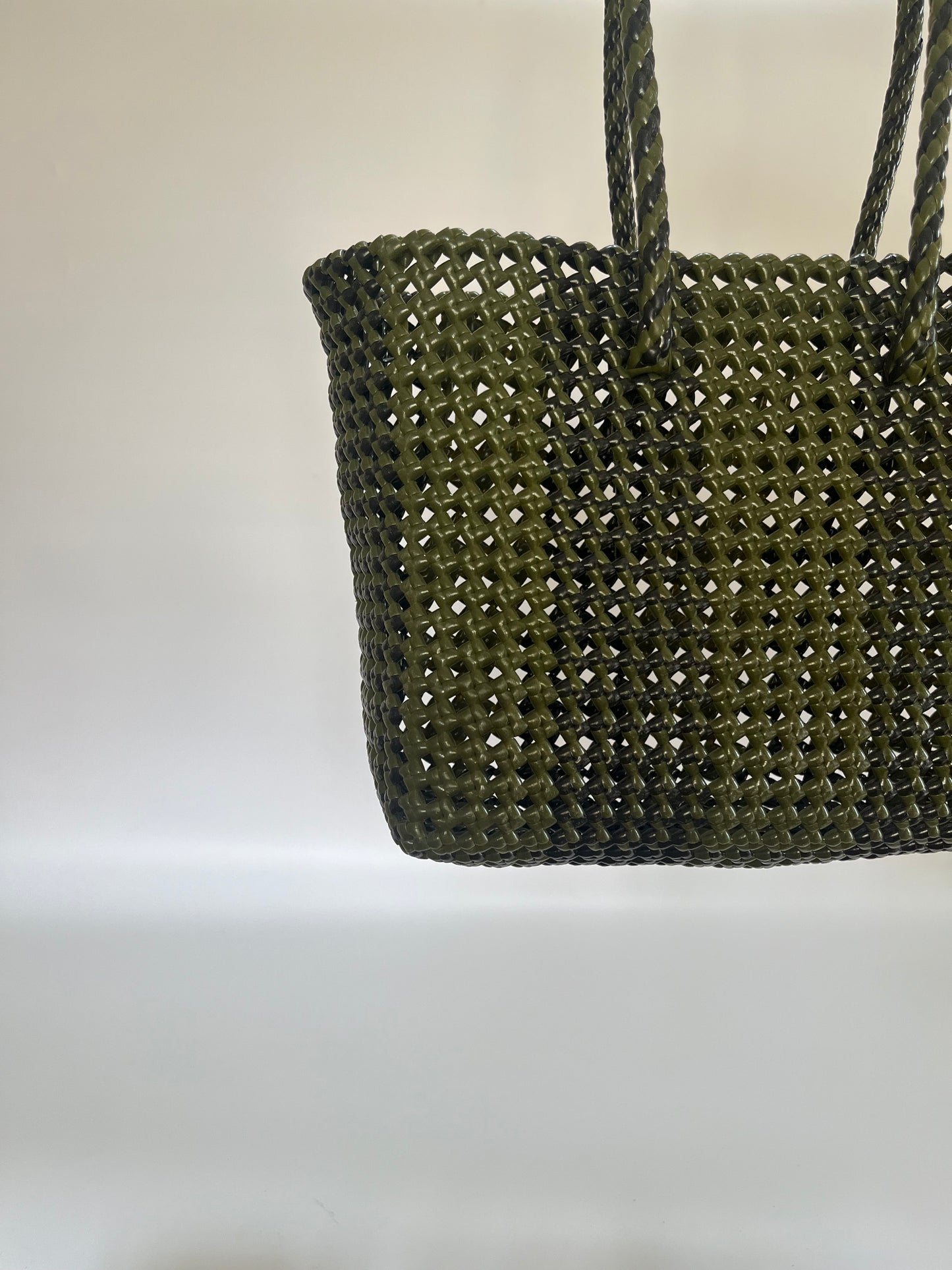 No. 259M - Hand-braided basket bag - medium - black &amp; khaki