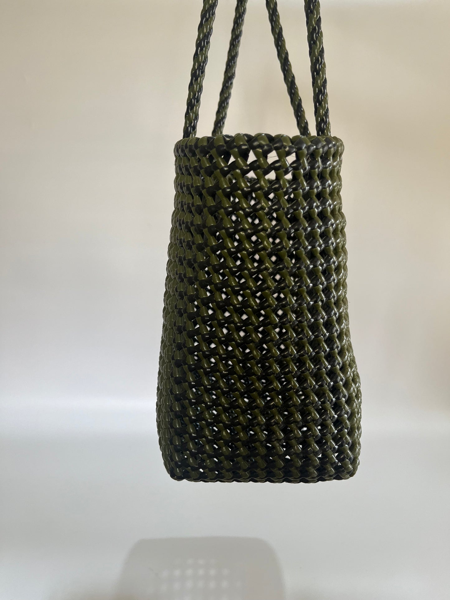 No. 259M - Hand-braided basket bag - medium - black &amp; khaki