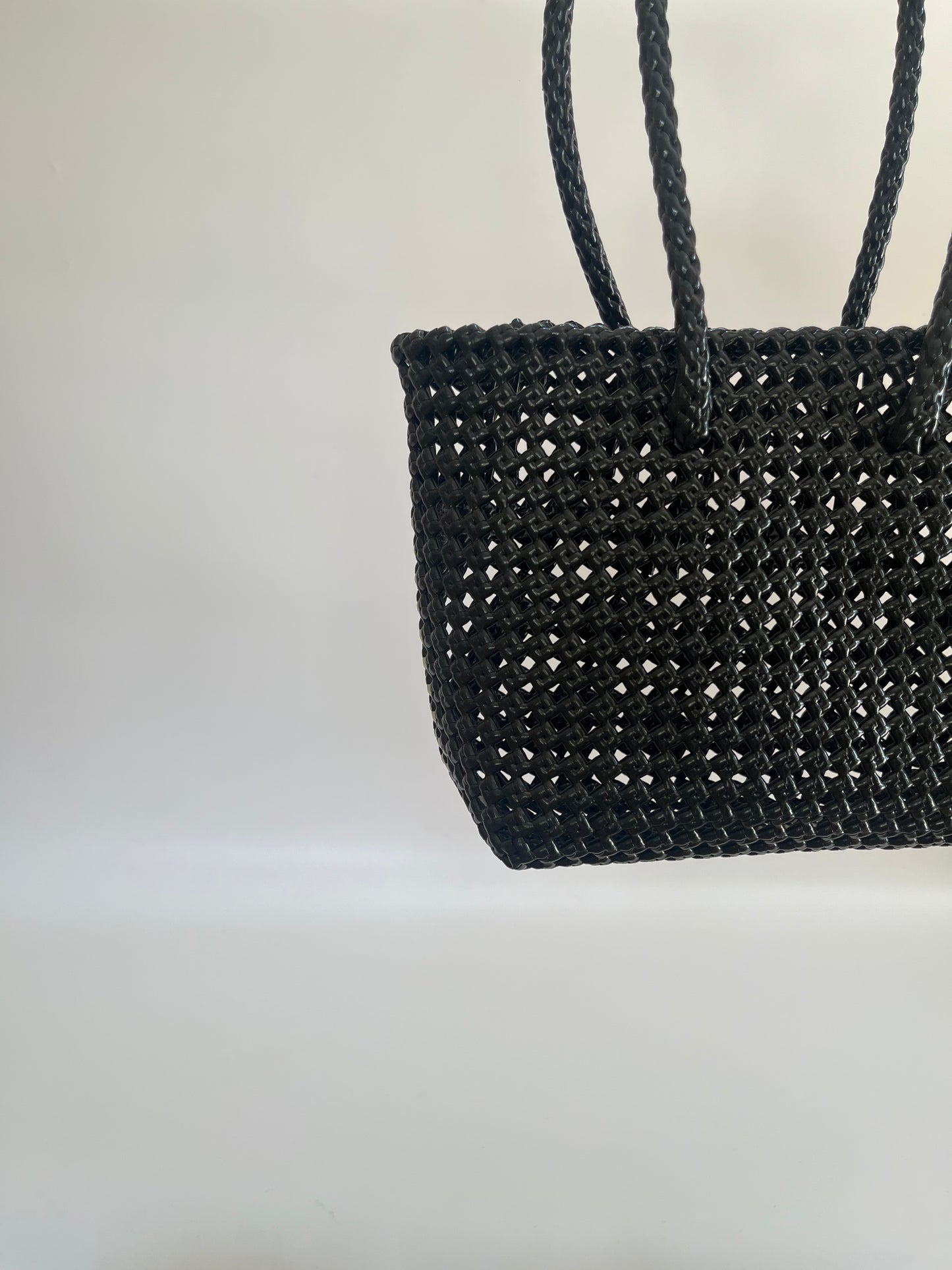 No. 47S - Hand-braided basket bag - small - black &amp; cream