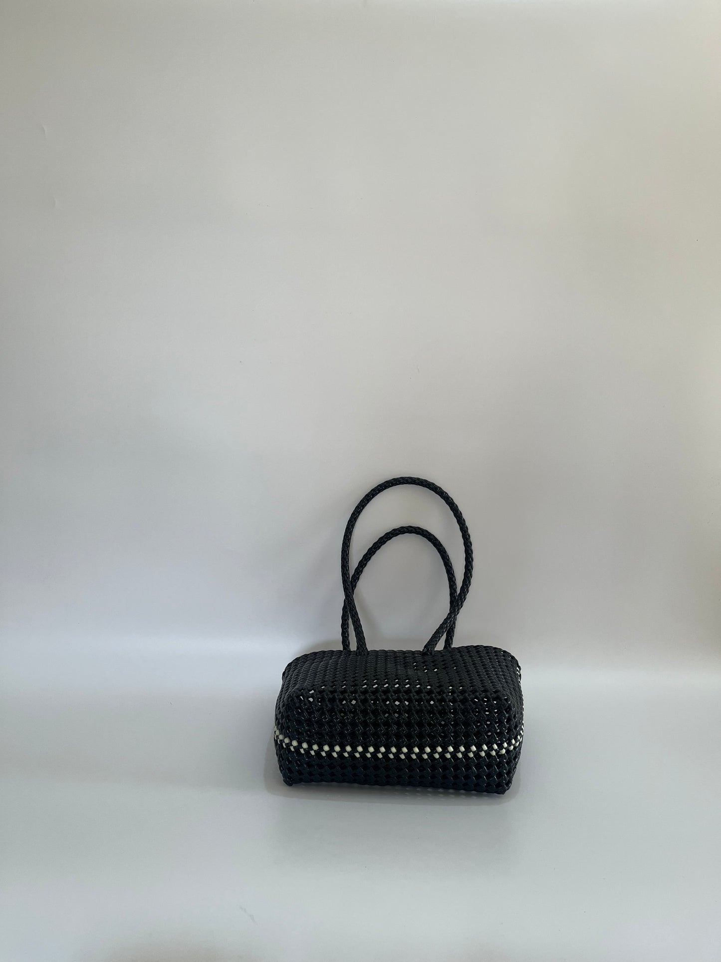 No. 47S - Hand-braided basket bag - small - black &amp; cream