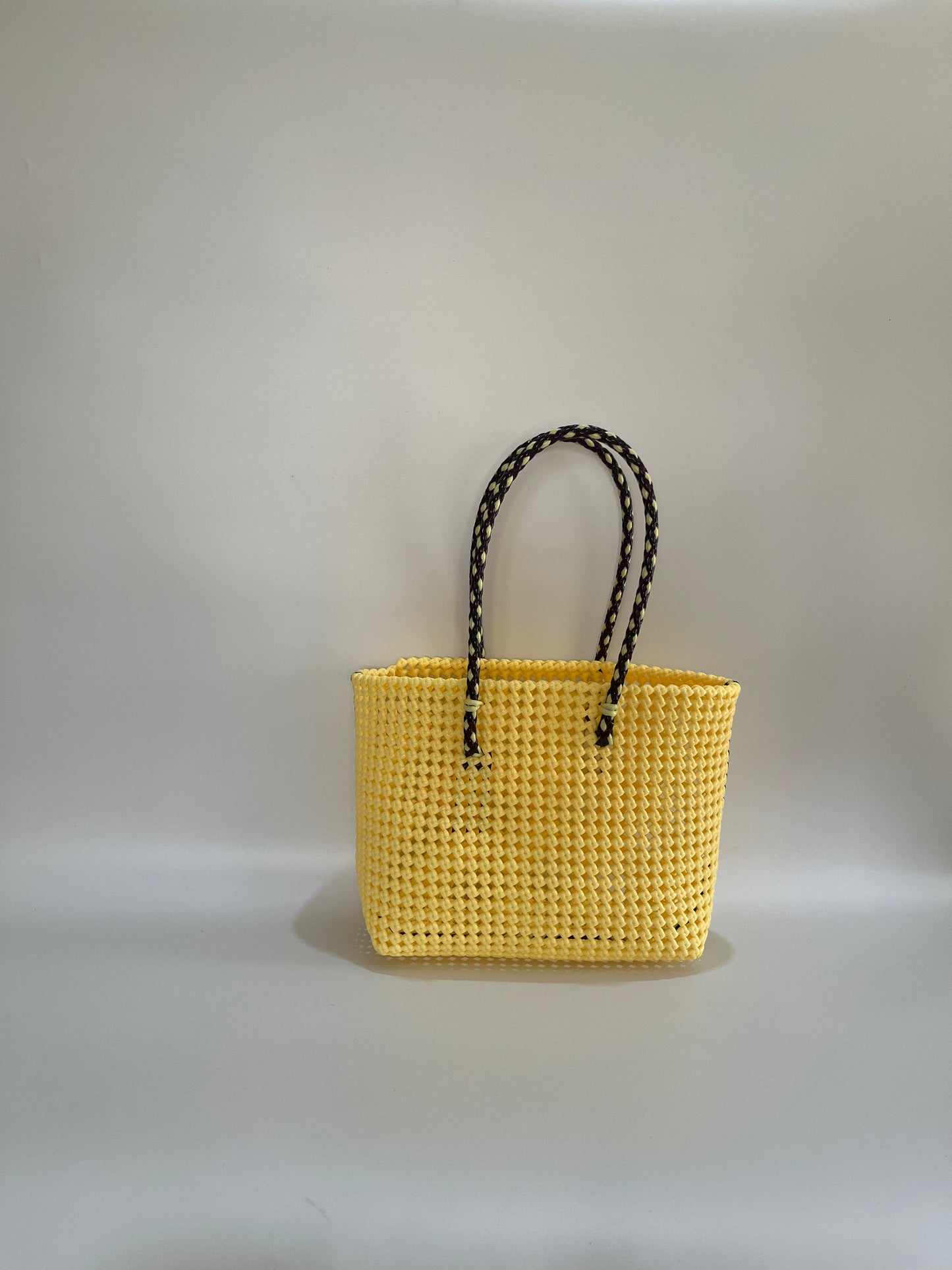 No. 347M - Hand-woven basket bag - medium - cream &amp; brown