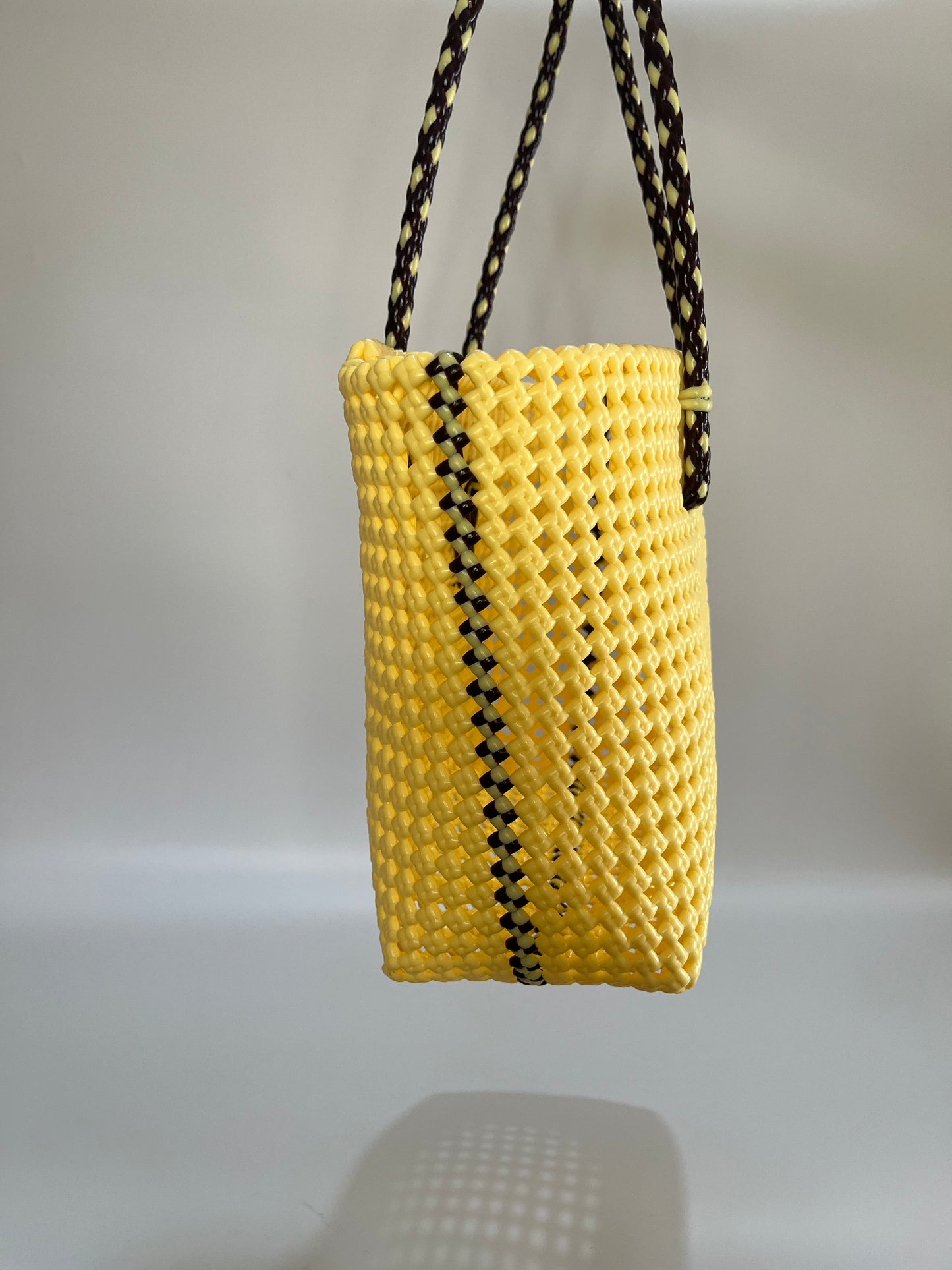 No. 347M - Hand-woven basket bag - medium - cream &amp; brown