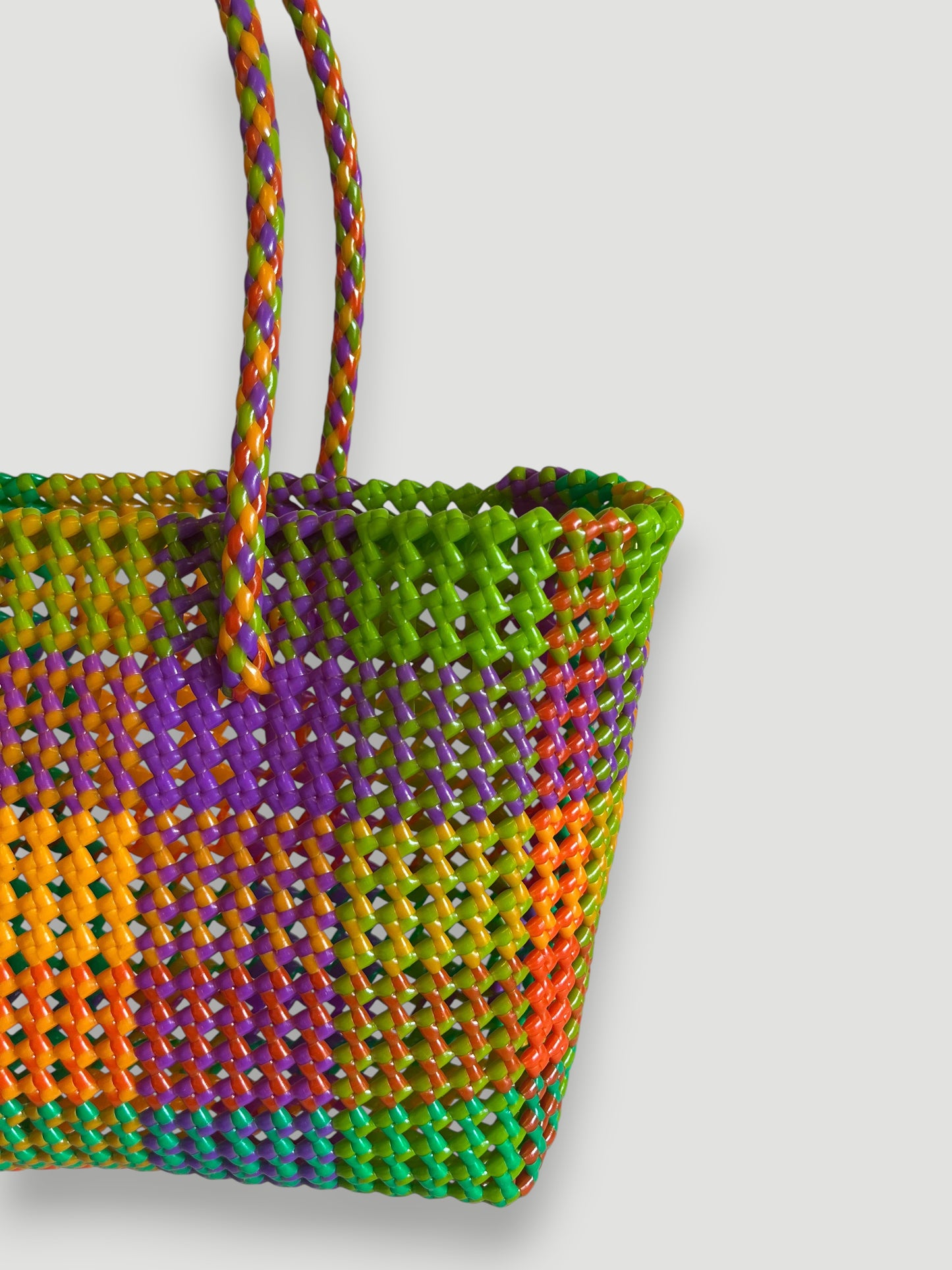 N°357M - SAC PANIER TRESSÉ MAIN - MOYEN - multicolors
