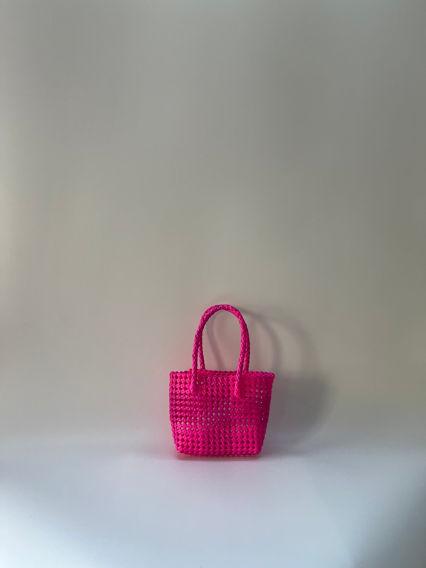 N°98XS - SAC CABAS TRESSÉ MAIN - MINI - rose foncé & rose fluo